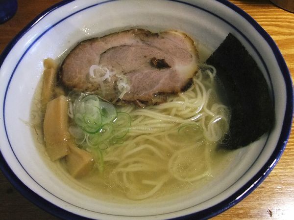 「塩らあめん（630円）」@上州地鶏ラーメン 翔鶴の写真