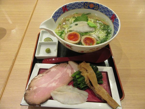 「ふぐだし潮らーめん極みお茶漬けセット（２２００円）」@ふぐだし潮 八代目けいすけ 東急プラザ銀座店の写真