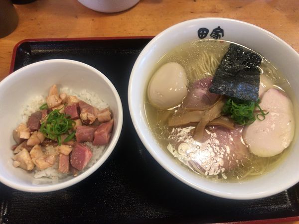 「塩そば（750円）+ちゃーしゅー丼（230円）」@中華そば 田家 本店の写真