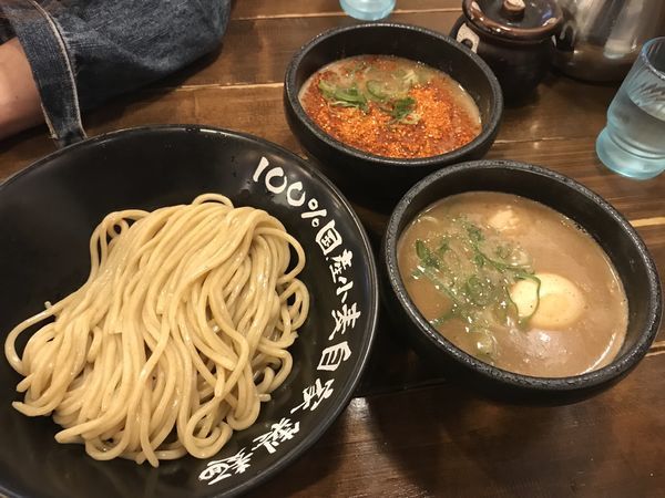 「つけ麺（普通のと辛いの）」@全力とんこつ 多万吉屋の写真