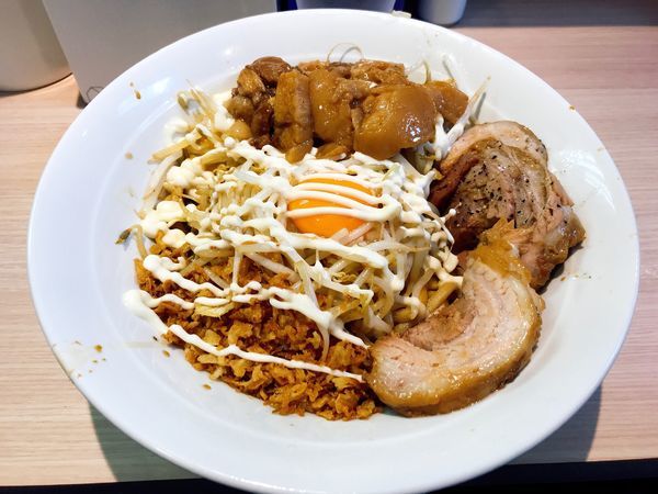 「ラーメン汁なし150g＋チーズ」@麺屋 味方の写真