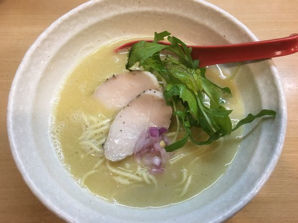 「鶏骨塩らぁ麺800円」@らーめん 桑嶋の写真