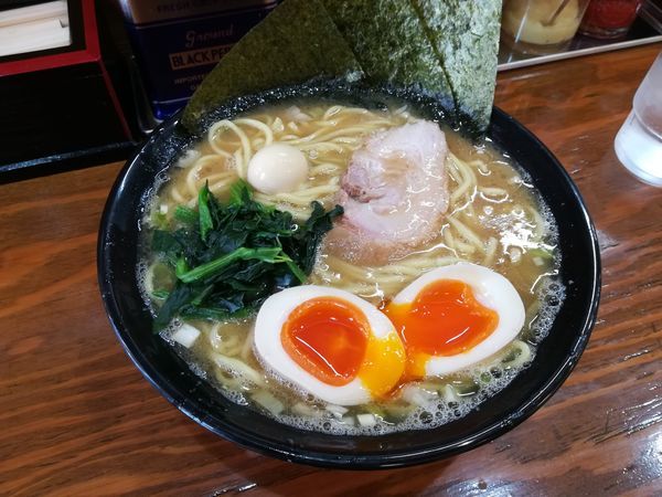 「5/22ラーメン680円+中盛り100円+玉子100円」@横浜らーめん 峰の家の写真