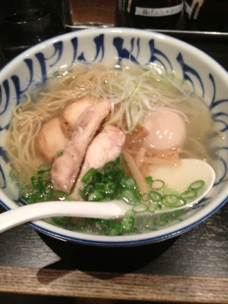 「鶏そば 味玉」@自家製麺 鶏そば 三歩一の写真
