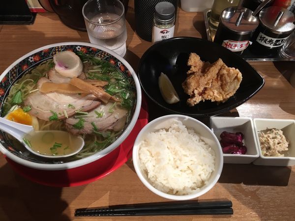 「味彩塩拉麺+ザンギ1個+小ライス」@函館麺厨房あじさい 新千歳空港店の写真