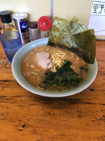 「中盛りラーメン かため」@究極ラーメン 高根家の写真
