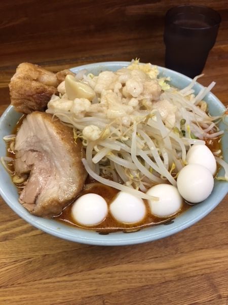 「小　780円　うずら100円　赤50円　ニンニク・アブラ」@ラーメン二郎 新小金井街道店の写真