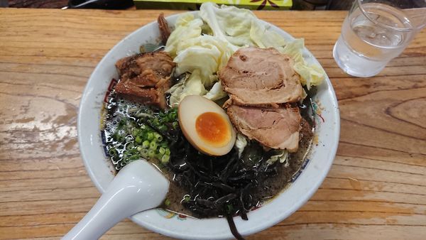 「育元ラーメン 950円 + 替玉 150円」@熊本らーめん 育元の写真
