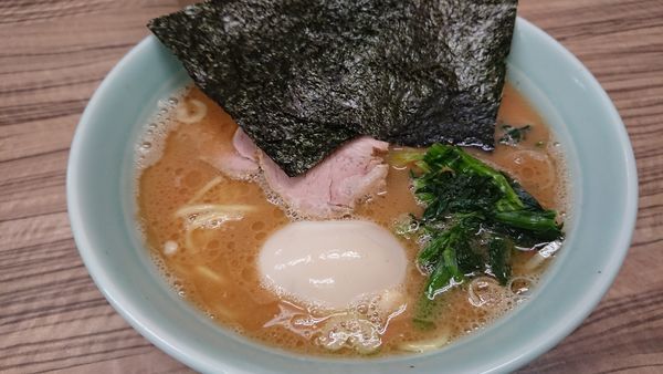 「味玉ラーメン(麺硬め)」@横浜家系ラーメン武蔵家 松戸店の写真