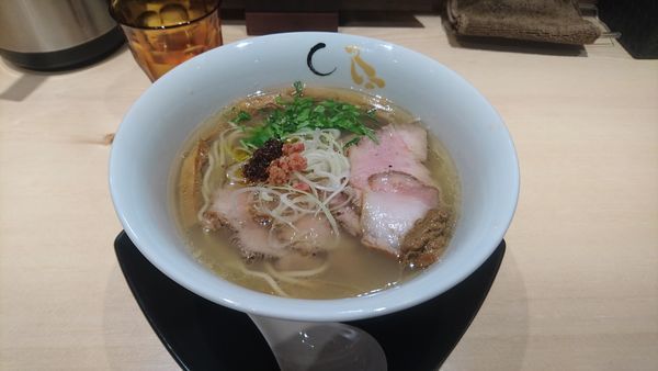 「煮豚塩そば」@SOBAHOUSE 金色不如帰 新宿御苑本店の写真