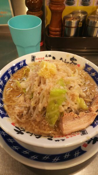 「ラーメン麺半分、アブラ増しニンニク少な目」@らーめん大 松戸店の写真