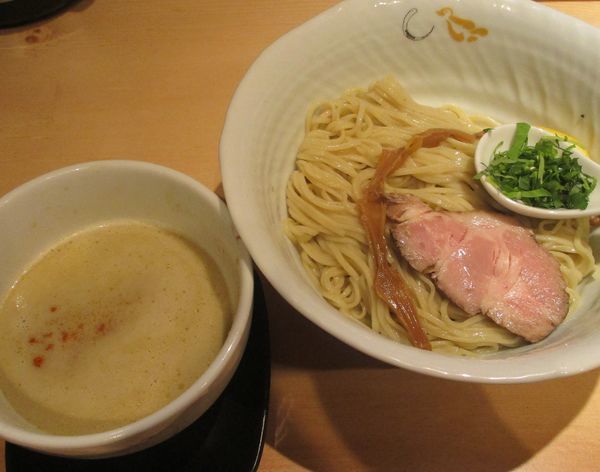 「つけそば（塩）900円」@SOBAHOUSE 金色不如帰 新宿御苑本店の写真