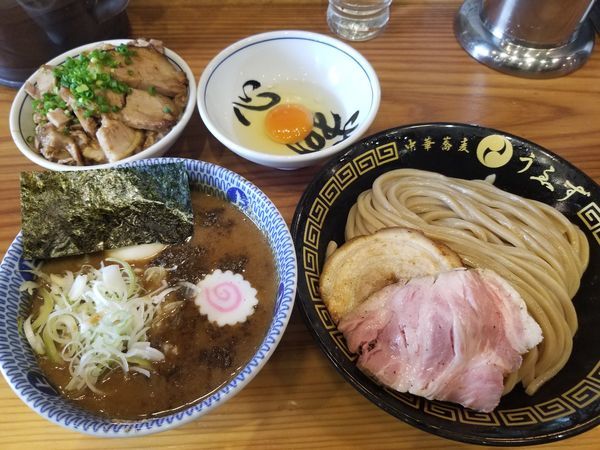 「つけ味玉(並)生卵、チャーシューご飯」@中華蕎麦うゑずの写真