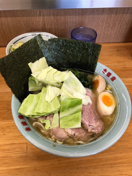 「チャーシュー麺中 固め濃いめ少し多め 海苔玉子 ほうれん草 増し」@吉田家 本店の写真