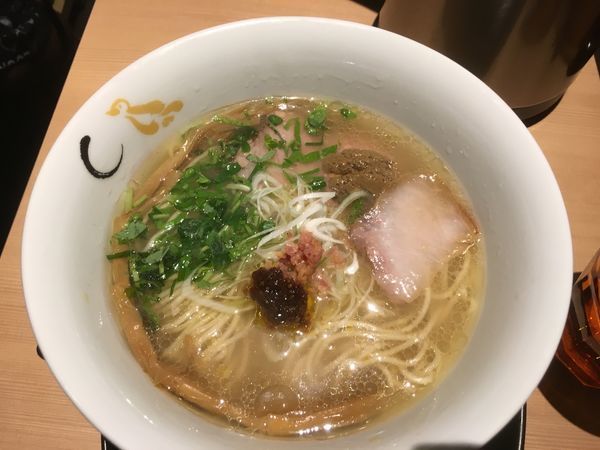 「真鯛と蛤の塩そば900円」@SOBAHOUSE 金色不如帰 新宿御苑本店の写真