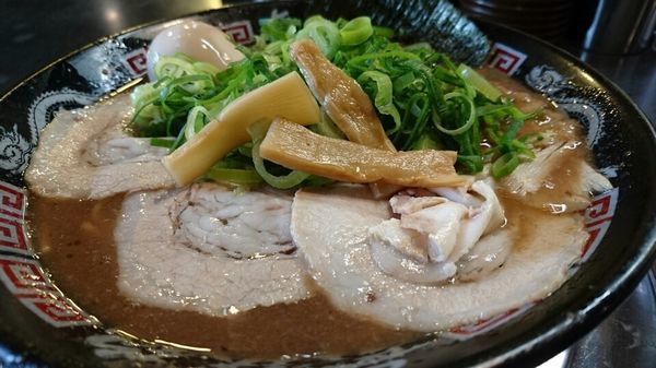 「とんこつラーメン＋味たまご　＠８８０円」@無鉄砲 東京中野店の写真