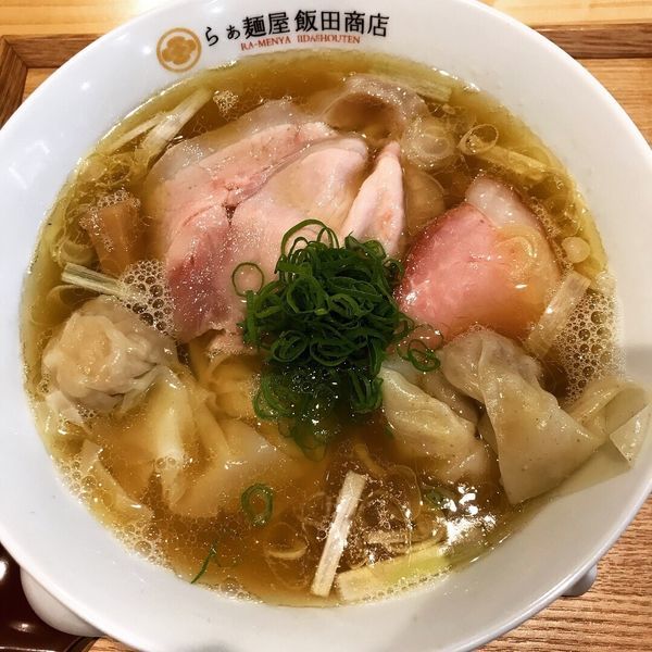 「わんたん入りにぼしらぁ麺」@飯田商店 湯河原本店の写真