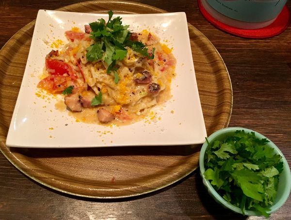 「黄金の鹹蛋合鴨麺 + 追いパクチー」@カントナの写真