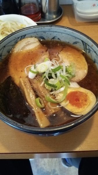 「醤油ラーメン」@焦がしねぎらーめん 葱次郎 大宮西口店の写真
