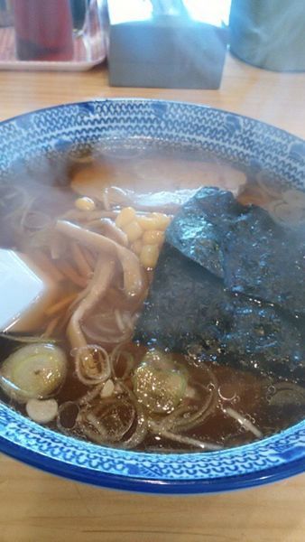 「醤油ラーメン」@手打ちラーメン 本丸の写真