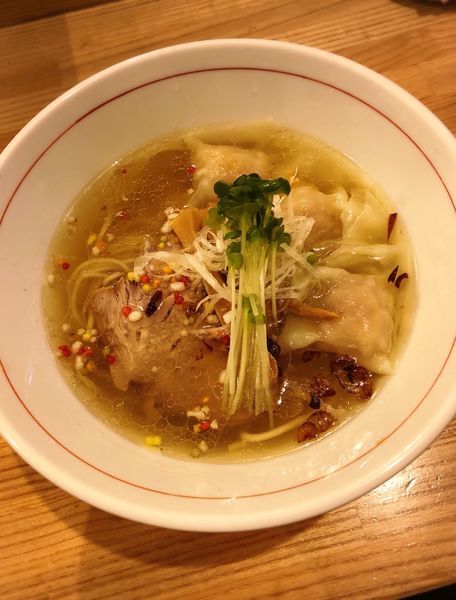 「海老ワンタン塩そば」@地球の中華そばの写真