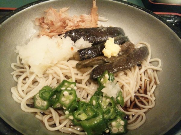 「冷やしナス天おろし蕎麦（450円）」@小諸そば 秋葉原店の写真