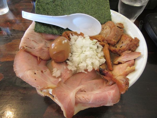 「煮干濃麺ＨＶ（８００円）＋チャーシュー＋味玉＋他」@濃麺 海月の写真