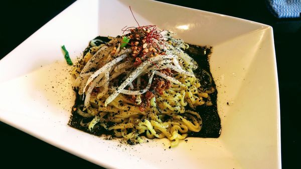 「汁なし黒担々麺」@金蠍の写真