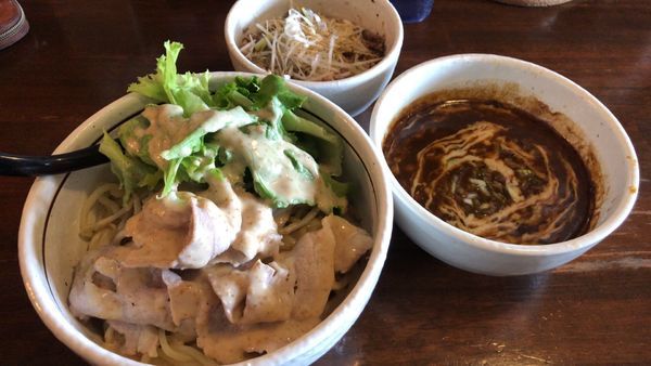 「カレーつけめん 大盛+半チャーシュー丼」@ら麺 はちにの写真