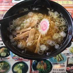 醤油ラーメン(630¥)