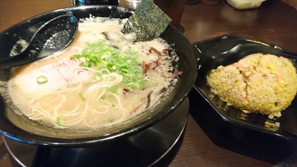 「ラーメン＋チャーハン」@博多一瑞亭の写真