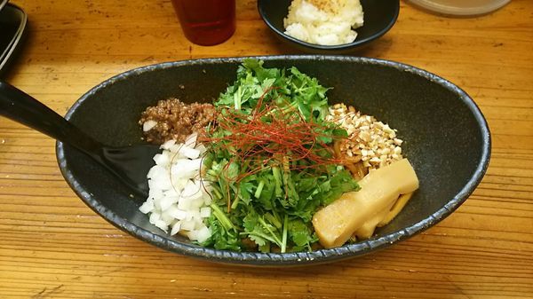 「パクチー坦々まぜそば850円、レベル３＋一口ライス」@辛っとろ麻婆麺 あかずきんの写真