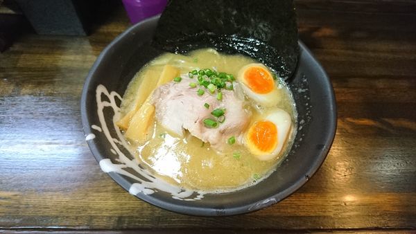 「味玉鶏白湯ラーメン(醤油)800」@麺や 野口の写真