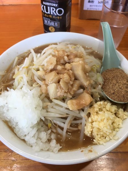 「ラーメン(300g) タマネギ 魚粉」@らーめん じろきんの写真