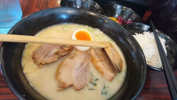 「白湯ラーメン」@らーめん本郷亭 名駅店の写真