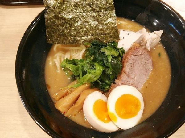 「味玉らーめん」@麺や わたる 亀戸天神店の写真