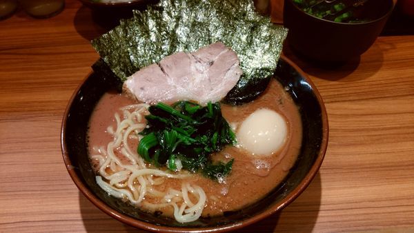 「中盛り　のり　味玉」@横浜家系らーめん 輝道家の写真