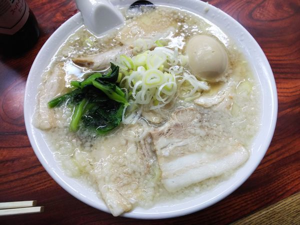 「白の半熟煮玉子肉そば　1080円」@伊藤商店の写真