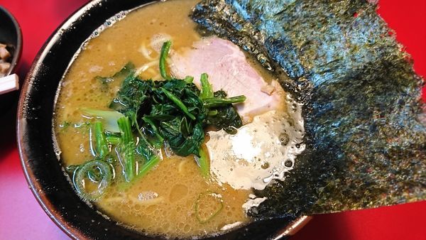 「ラーメン(中盛)+チャーシューまぶし」@家系ラーメン 王道家の写真