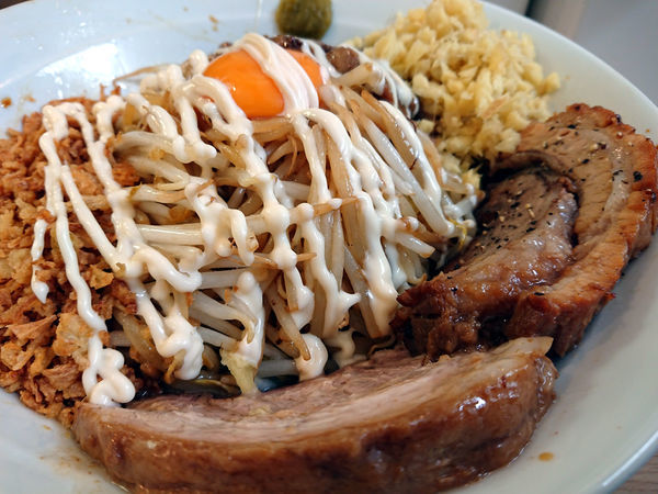 「ラーメン汁なし+しょうが」@麺屋 味方の写真