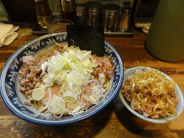 「油そば780円　刻みチャーシュー丼ミニ250円」@兎に角 松戸店の写真