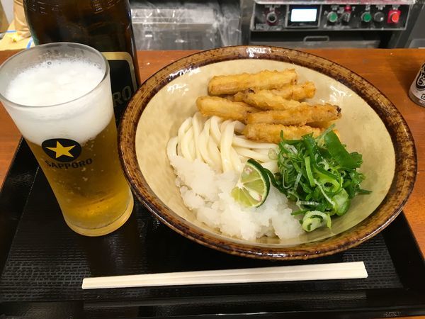 「サッポロ黒生中瓶 ＋ ゴボウ天おろし醤油」@いぶきうどん 吉祥寺店の写真