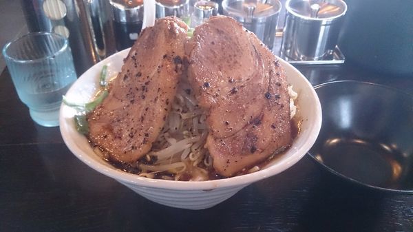 「黒いガッツリ880円+大盛200円」@ラーメン 一遊の写真