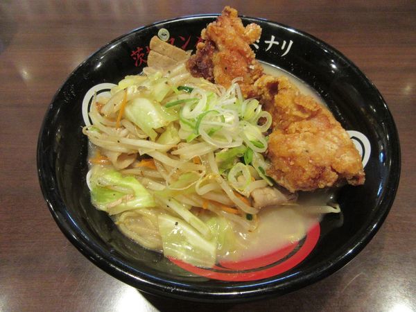 「唐揚げタンメン+野菜増し(1058円)」@茨城タンメン カミナリ つくば店の写真