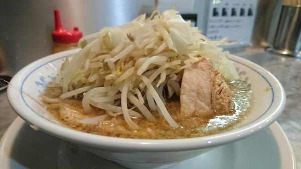 「煮干しラーメン+こま切れチャーシュー　@７５０円」@らーめん大 練馬店の写真