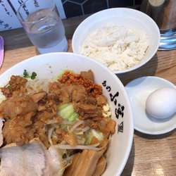 まぜそば（生卵、追い飯付き）950円