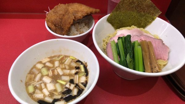「ゴマつけ麺 大盛+ソースカツ丼」@麺喰屋 澤 江戸川R14号本店の写真