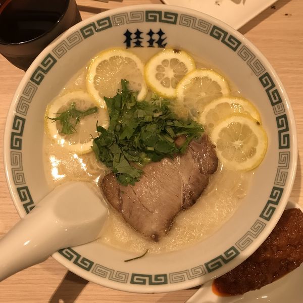 「檸檬塩拉麺」@熊本ラーメン 桂花 池袋東武店の写真