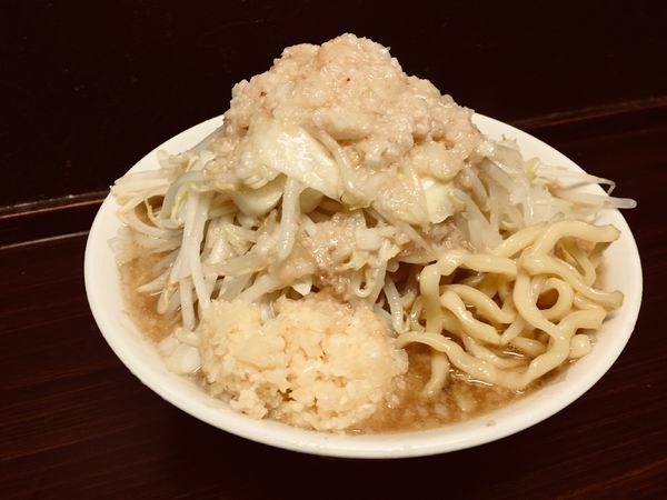 「ラーメン(ニンニクアブラ)¥800+生卵¥50」@らーめん虎丸の写真
