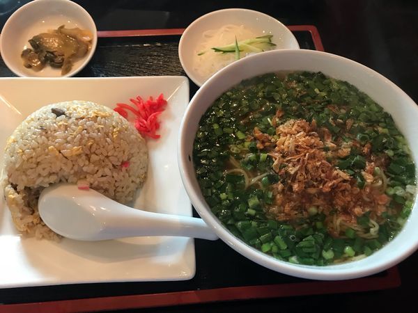 「昔ながらの炒飯＋半ラーメンセット930円 麺大盛160円」@鉄龙山 つきみ野店の写真